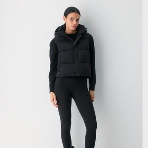 Aritzia Super Puff Vest Shorty Sz Xs Black EUC